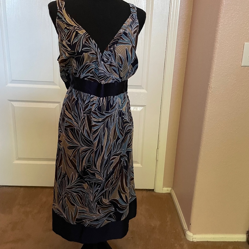 Avenue sleeveless v neck dress